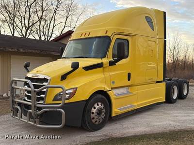 2019 Freightliner Cascadia 126 Semi Truck
