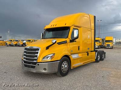 2021 Freightliner Cascadia 126 Semi Truck