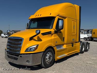 2021 Freightliner Cascadia 126 Semi Truck
