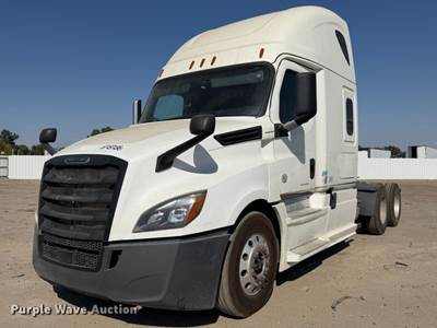 2019 Freightliner Cascadia 126 Semi Truck