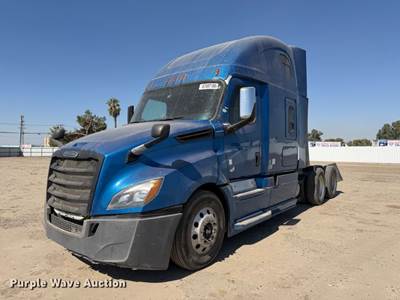 2019 Freightliner Cascadia 126 Semi Truck