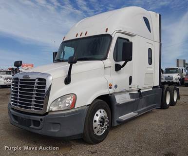 2016 Freightliner Cascadia Semi Truck