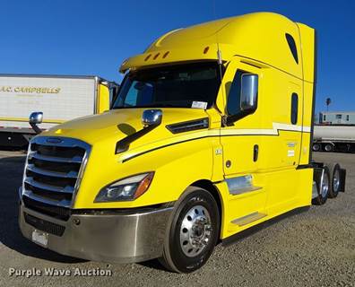 2023 Freightliner Cascadia Semi Truck