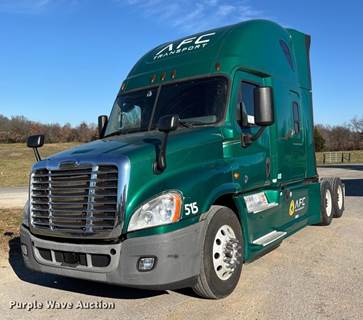 2016 Freightliner Cascadia Semi Truck