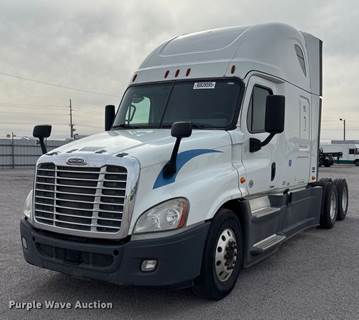 2017 Freightliner Cascadia Semi Truck