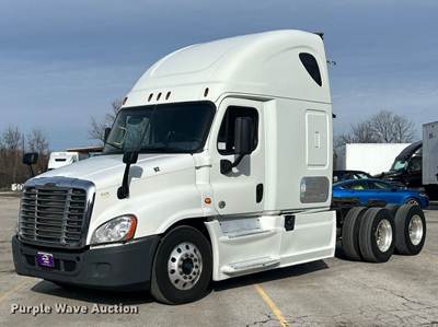 2018 Freightliner Cascadia Semi Truck