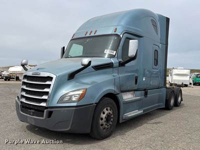 2020 Freightliner Cascadia Semi Truck