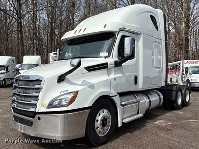 2019 Freightliner Cascadia Semi Truck