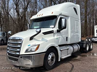 2019 Freightliner Cascadia Semi Truck