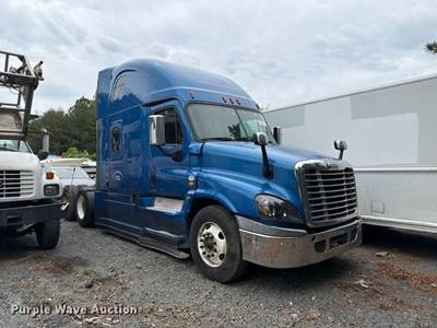 2017 Freightliner Cascadia Semi Truck