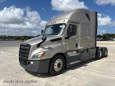2020 Freightliner Cascadia Semi Truck