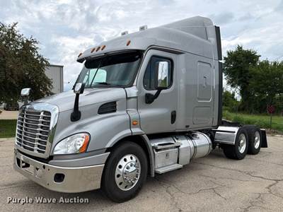 2015 Freightliner Cascadia Semi Truck