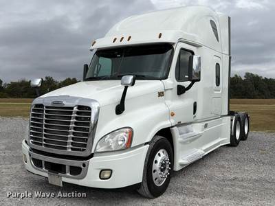2016 Freightliner Cascadia Semi Truck
