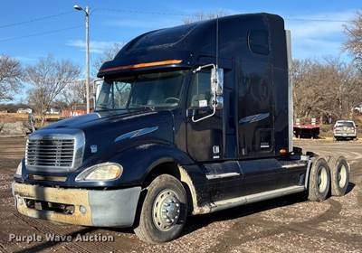 2003 Freightliner Columbia Semi Truck