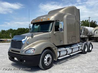 2013 Freightliner Columbia Semi Truck
