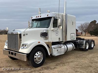 2017 Freightliner 122SD Semi Truck