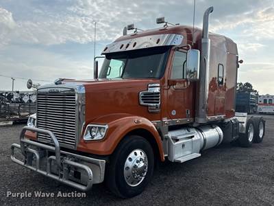 2019 Freightliner 122SD Semi Truck