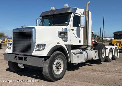 2013 Freightliner Coronado Semi Truck