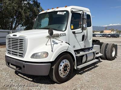 2016 Freightliner Business Class M2 Semi Truck