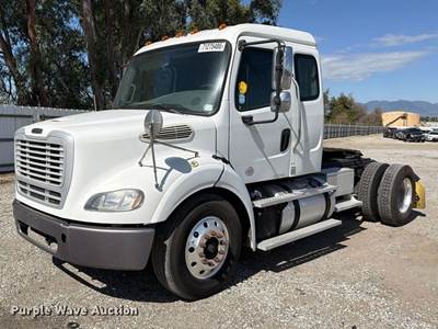 2016 Freightliner Business Class M2 Semi Truck