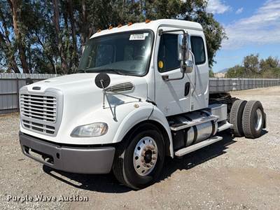 2016 Freightliner Business Class M2 Semi Truck
