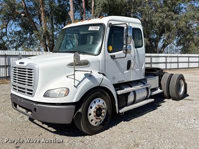 2016 Freightliner Business Class M2 Semi Truck