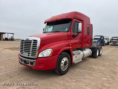2014 Freightliner Semi Truck