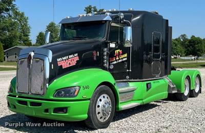 2016 Kenworth T600 Semi Truck
