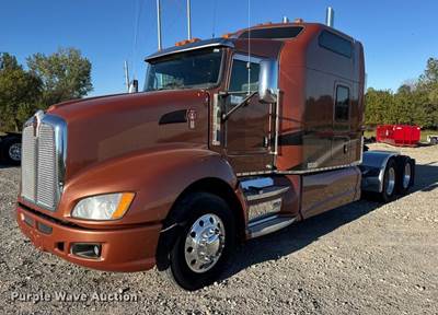 2016 Kenworth T6 Semi Truck