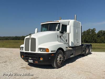 2000 Kenworth T600 Semi Truck