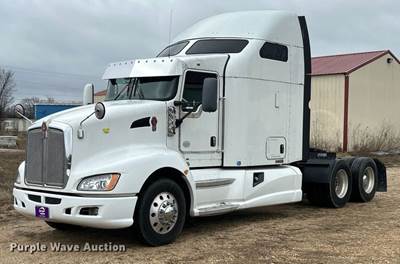 2013 Kenworth T660 Semi Truck