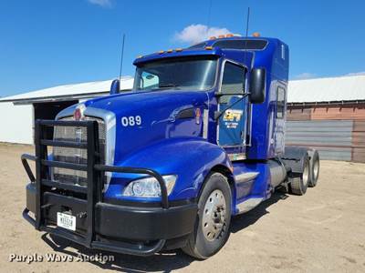 2010 Kenworth T660 Semi Truck