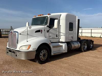 2015 Kenworth T660 Semi Truck