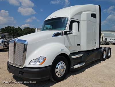 2017 Kenworth T680 Semi Truck