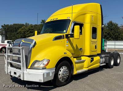 2015 Kenworth T680 Semi Truck