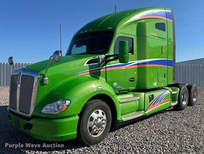 2015 Kenworth T680 Semi Truck