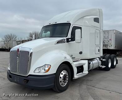 2015 Kenworth T680 Semi Truck