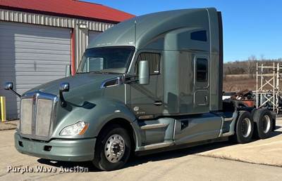 2015 Kenworth T680 Semi Truck