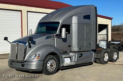 2015 Kenworth T680 Semi Truck