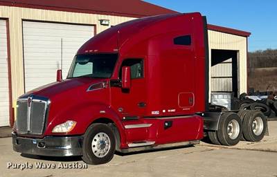 2016 Kenworth T680 Semi Truck