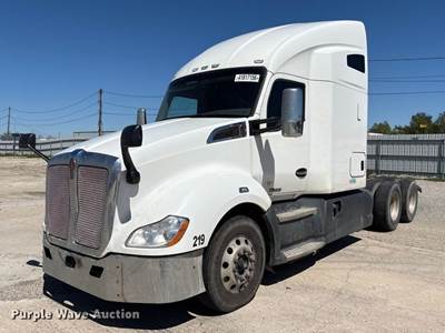 2017 Kenworth T680 Semi Truck