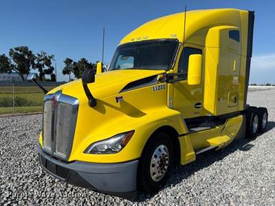 2023 Kenworth T680 Semi Truck