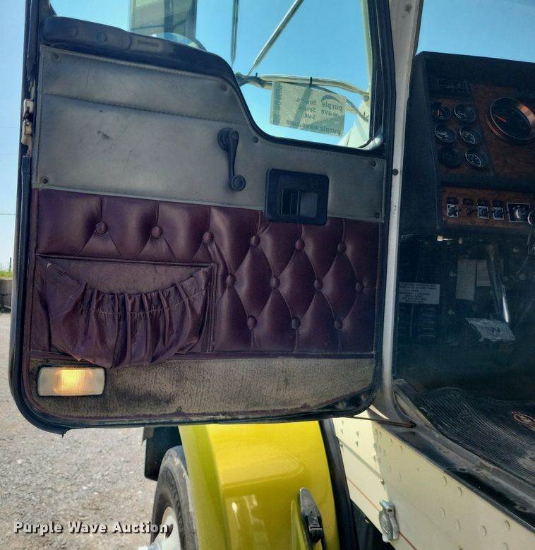 1999 Kenworth T800 Semi Truck For Sale Perryville, MO DO4692