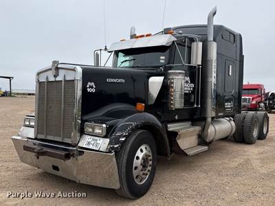 1999 Kenworth W900B Semi Truck