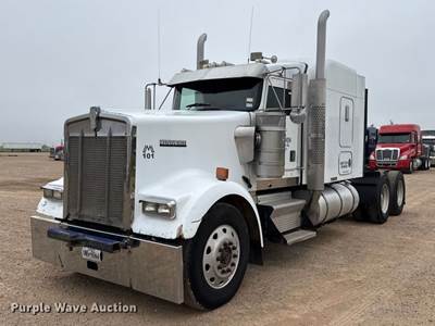 1999 Kenworth W900B Semi Truck