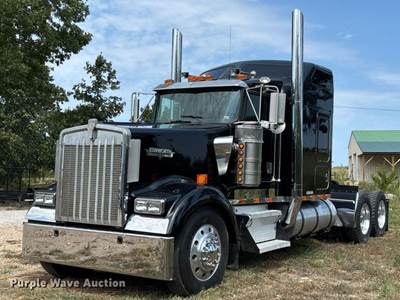 2000 Kenworth W900L Semi Truck