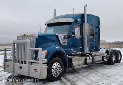 2020 Kenworth W990 Semi Truck