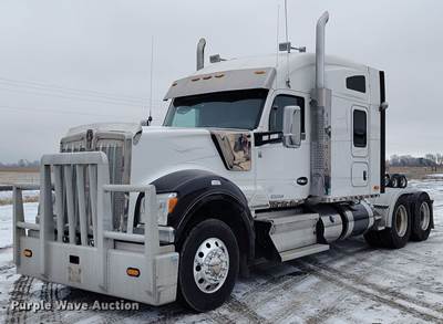 2020 Kenworth W990 Semi Truck