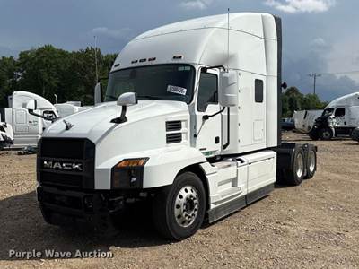 2023 Mack Anthem Semi Truck