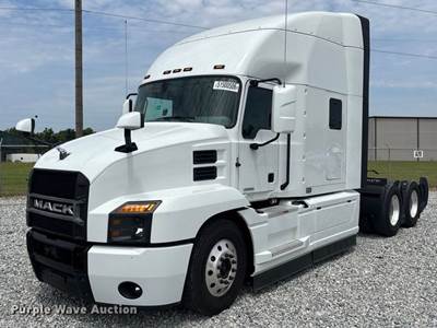 2023 Mack Anthem Semi Truck